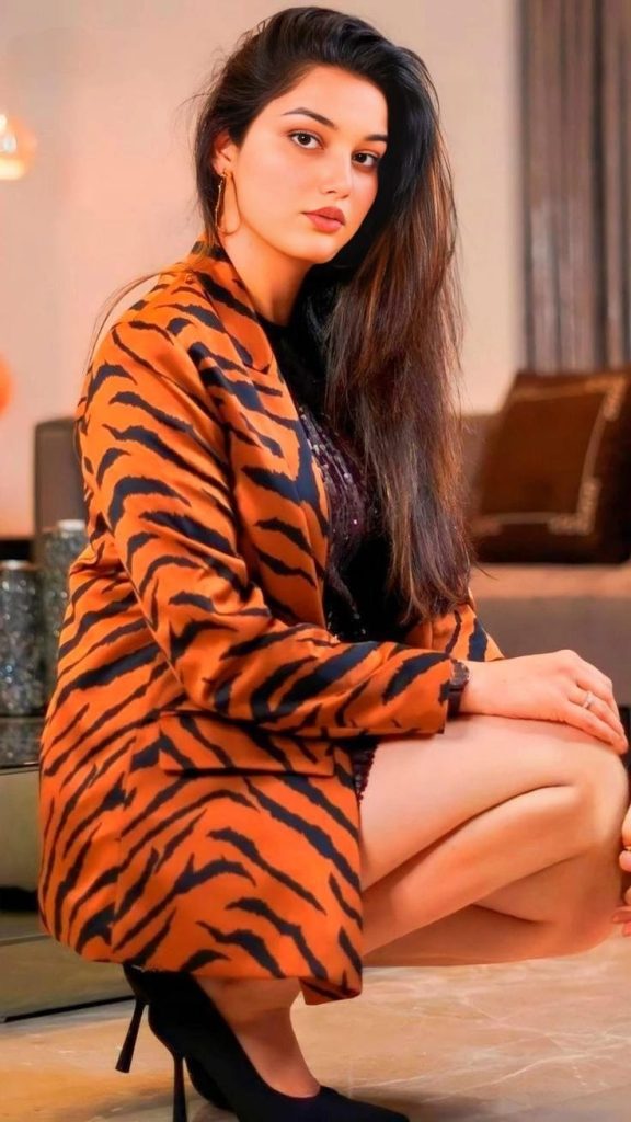 Escort service in Chanakya Puri